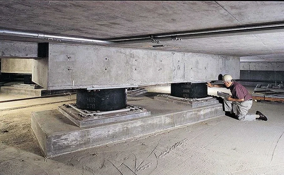 Diseño de Aislación Sísmica de Base en Alto Hospicio: Protección Estructural en Zona de Alta Sismicidad