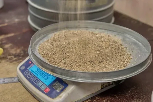 Granulometría en Alto Hospicio: Tamices e Hidrómetro para Clasificación de Suelos Áridos